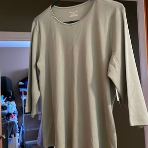 3/4 length sleeve shirt